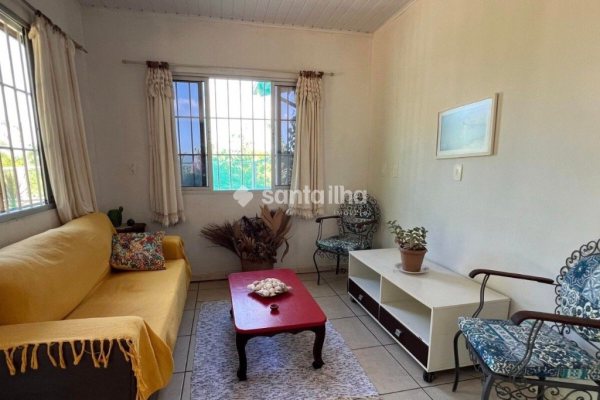Casa à venda com 220m², 5 quartos, 2 suítes, 4 vagas no bairro Rio Tavares em Florianópolis