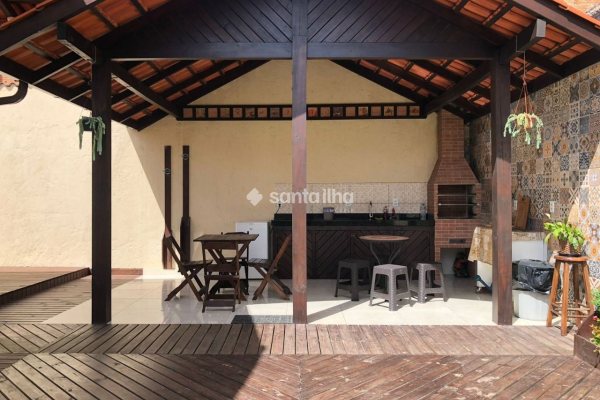 Casa à venda com 226m², 7 quartos, 7 vagas no bairro Campeche Central em Florianópolis
