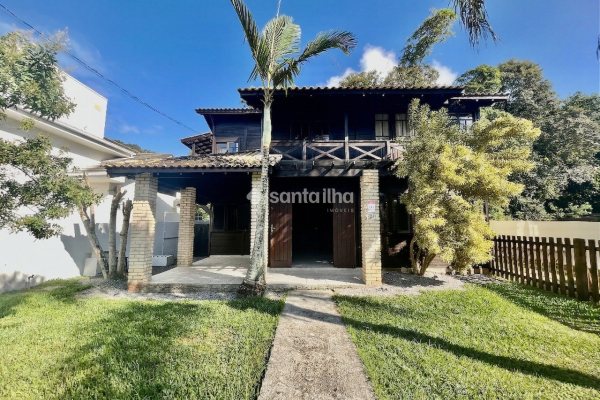 Casa para alugar com 100m², 3 quartos, 1 suíte, 1 vaga no bairro Campeche em Florianópolis
