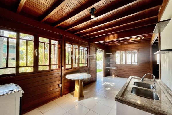 Casa para alugar com 100m², 3 quartos, 1 suíte, 1 vaga no bairro Campeche em Florianópolis