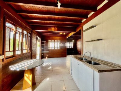 Casa para alugar com 100m², 3 quartos, 1 suíte, 1 vaga no bairro Campeche em Florianópolis - Foto 3