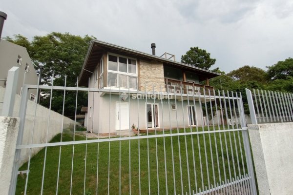 Casa em Condomínio à venda com 200m², 3 quartos, 2 suítes, 3 vagas no bairro Rio Tavares em Florianópolis