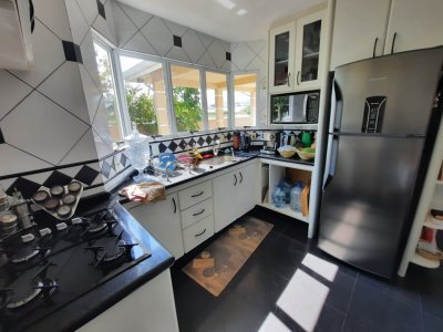 Casa à venda com 250m², 3 quartos, 3 suítes, 2 vagas no bairro Carianos em Florianópolis - Foto 16