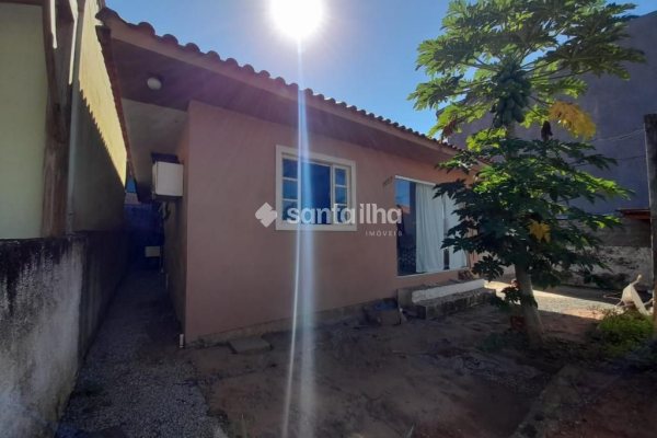 Casa à venda com 100m², 3 quartos, 4 vagas no bairro Campeche em Florianópolis