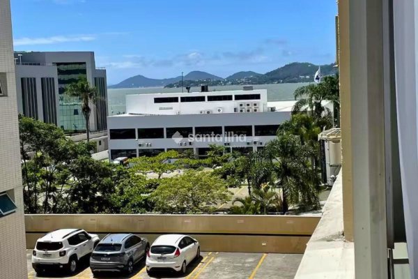 Apartamento à venda com 77m², 2 quartos, 1 suíte, 1 vaga no bairro Agronômica em Florianópolis