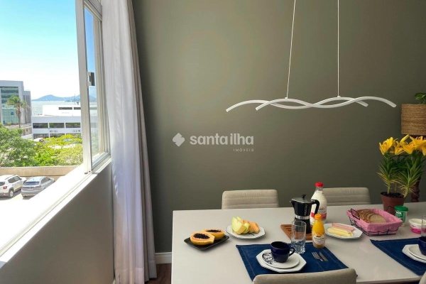 Apartamento à venda com 77m², 2 quartos, 1 suíte, 1 vaga no bairro Agronômica em Florianópolis