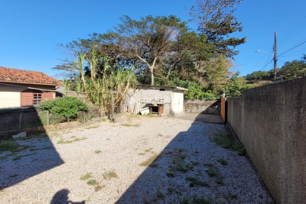 Casa à venda com 97m², 3 quartos, 1 suíte, 4 vagas no bairro Tapera em Florianópolis