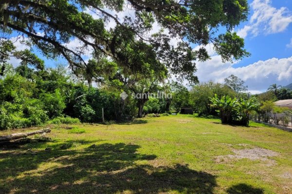 Terreno à venda com 7.420m², 2 vagas no bairro Campeche em Florianópolis