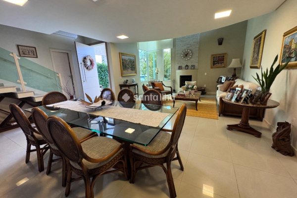 Casa em Condomínio à venda com 340m², 4 quartos, 4 suítes, 2 vagas no bairro Córrego Grande em Florianópolis