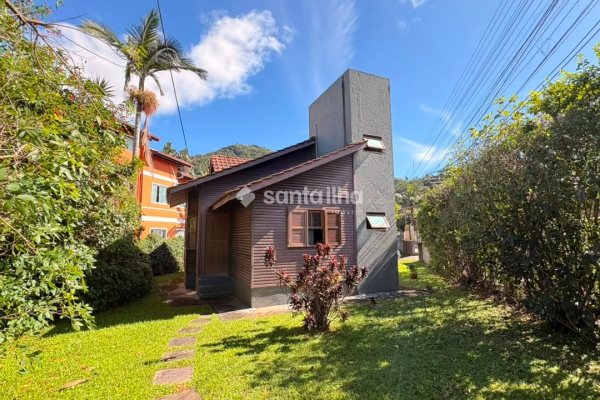 Terreno à venda com 360m² no bairro Porto da Lagoa em Florianópolis