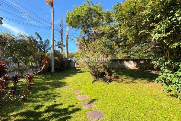 Terreno à venda com 360m² no bairro Porto da Lagoa em Florianópolis
