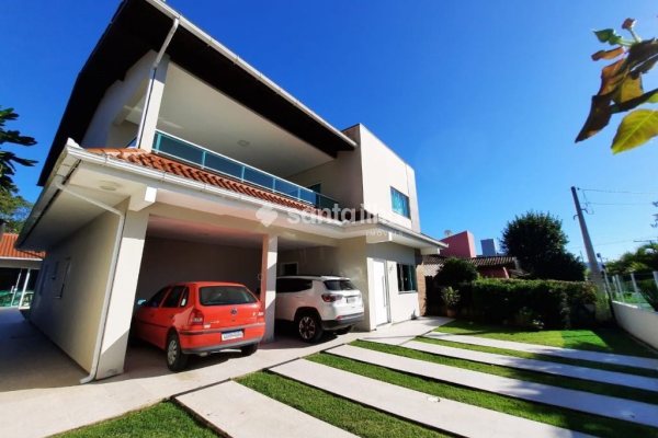 Casa à venda com 380m², 5 quartos, 2 suítes, 4 vagas no bairro Ribeirão da Ilha em Florianópolis