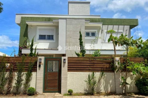 Casa à venda com 260m², 3 quartos, 3 suítes, 2 vagas no bairro Lagoa da Conceição em Florianópolis