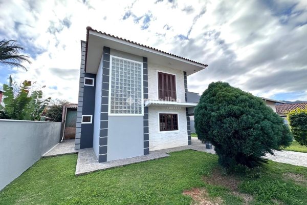 Casa à venda com 206m², 2 quartos, 1 suíte, 3 vagas no bairro Campeche em Florianópolis