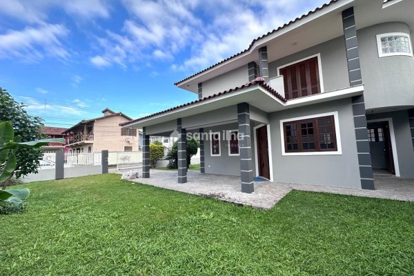Casa à venda com 206m², 2 quartos, 1 suíte, 3 vagas no bairro Campeche em Florianópolis
