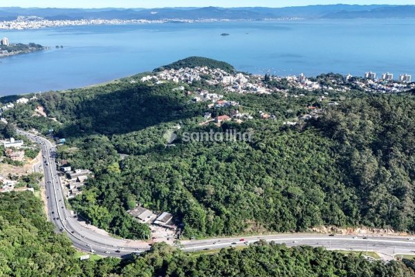 Terreno à venda com 1.646m² no bairro João Paulo em Florianópolis