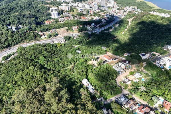 Terreno à venda com 1.646m² no bairro João Paulo em Florianópolis