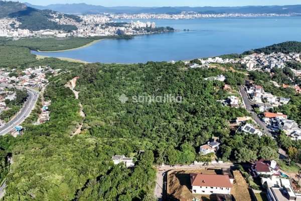 Terreno à venda com 1.646m² no bairro João Paulo em Florianópolis