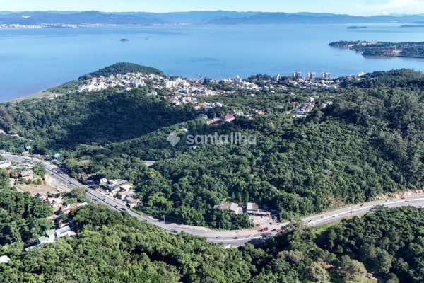 Terreno à venda com 1.646m² no bairro João Paulo em Florianópolis