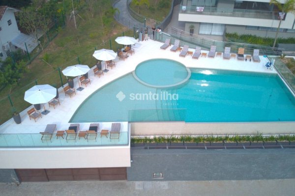 Apartamento à venda com 164m², 3 quartos, 3 suítes, 2 vagas no bairro Cacupé em Florianópolis