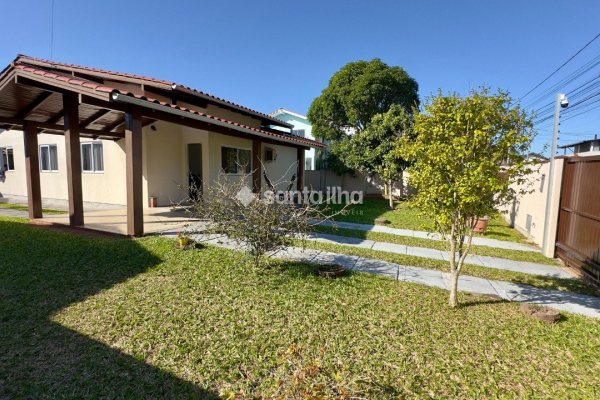 Casa à venda com 214m², 3 quartos, 1 suíte, 5 vagas no bairro Campeche em Florianópolis
