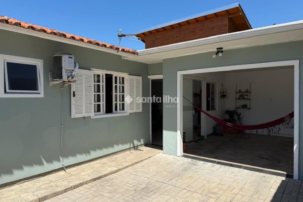 Casa à venda com 116m², 2 quartos, 4 vagas no bairro Campeche em Florianopolis