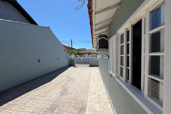 Casa à venda com 116m², 2 quartos, 4 vagas no bairro Campeche em Florianopolis