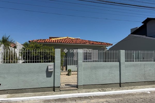 Casa à venda com 116m², 2 quartos, 4 vagas no bairro Campeche em Florianopolis
