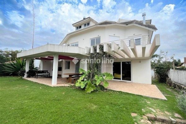 Casa em Condomínio à venda com 460m², 5 quartos, 5 suítes, 4 vagas no bairro Morro das Pedras em Florianópolis