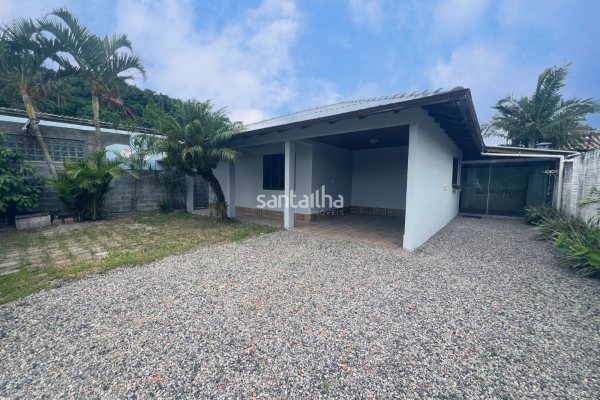 Casa à venda com 76m², 2 quartos, 3 vagas no bairro Rio Tavares em Florianópolis