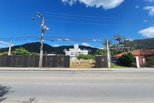 Terreno à venda com 748m² no bairro Ribeirão da Ilha em Florianópolis