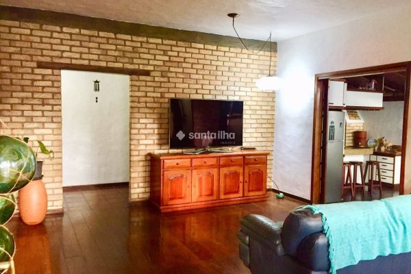 Casa à venda com 300m², 5 quartos, 1 suíte, 5 vagas no bairro Lagoa da Conceição em Florianópolis