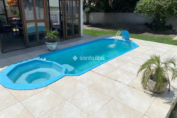 Casa à venda com 142m², 2 quartos, 2 vagas no bairro Campeche em Florianópolis