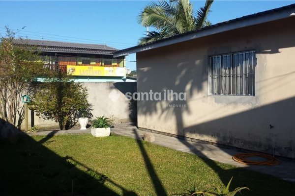 Casa à venda com 95m², 3 quartos, 2 vagas no bairro Tapera em Florianópolis