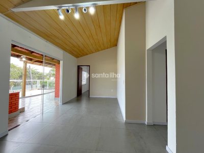 Casa para alugar com 100m², 3 quartos, 2 vagas no bairro Campeche em Florianópolis - Foto 2