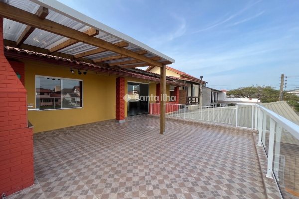 Casa para alugar com 100m², 3 quartos, 2 vagas no bairro Campeche em Florianópolis