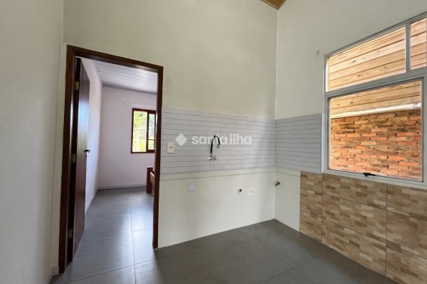 Casa para alugar com 100m², 3 quartos, 2 vagas no bairro Campeche em Florianópolis