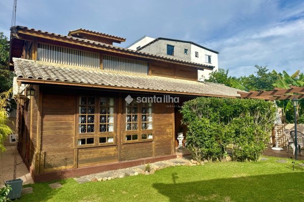 Casa à venda com 79m², 3 quartos, 2 vagas no bairro Campeche em Florianópolis