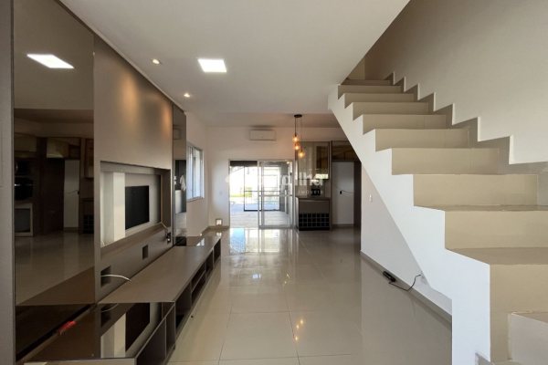 Casa à venda com 123m², 3 quartos, 1 suíte, 2 vagas no bairro Ribeirão da Ilha em Florianópolis