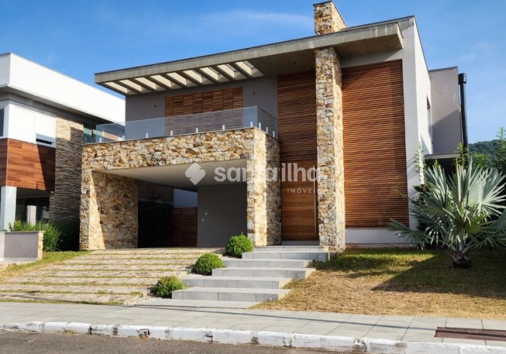 Casa à venda com 365m², 4 quartos, 4 suítes, 4 vagas no bairro Lagoa da Conceição em Florianópolis - Foto 1