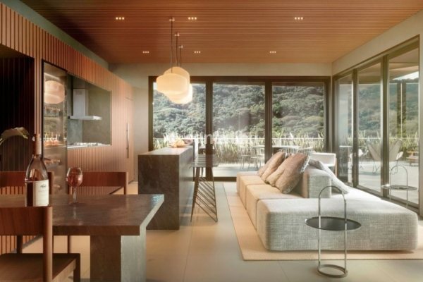 Casa em Condomínio à venda com 97m², 2 quartos, 1 suíte, 2 vagas no bairro Lagoa da Conceição em Florianópolis