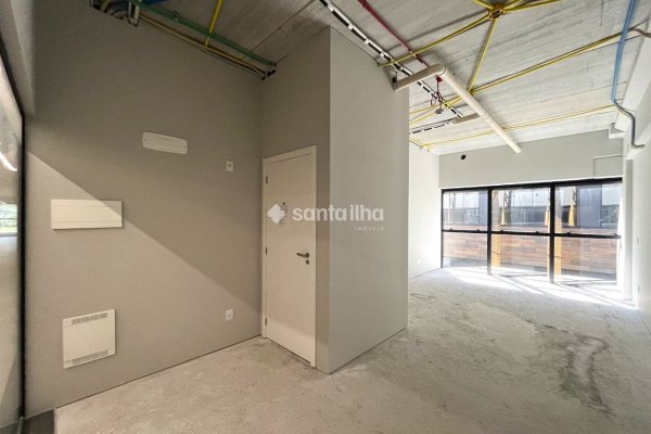 Sala/Conjunto para alugar ou comprar com 30m², 1 vaga no bairro Moenda em Florianópolis