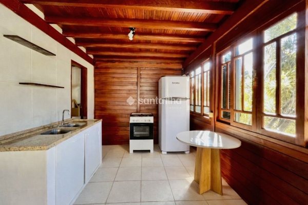 Casa para alugar com 100m², 3 quartos, 1 suíte, 1 vaga no bairro Campeche em Florianópolis