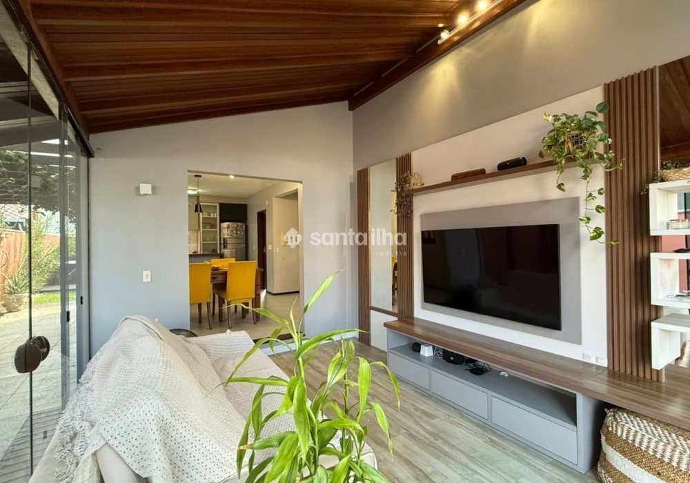 Casa à venda com 128m², 4 quartos, 1 suíte, 3 vagas no bairro Campeche em Florianópolis - Foto 1