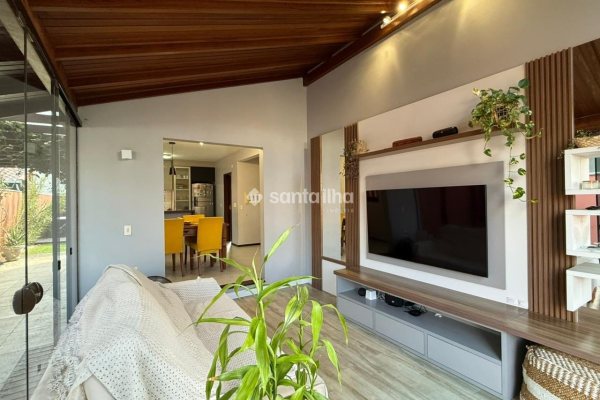 Casa à venda com 128m², 4 quartos, 1 suíte, 3 vagas no bairro Campeche em Florianópolis