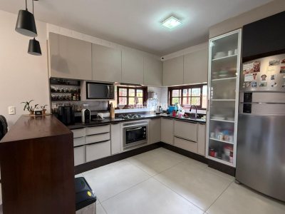Casa à venda com 128m², 4 quartos, 1 suíte, 3 vagas no bairro Campeche em Florianópolis - Foto 4
