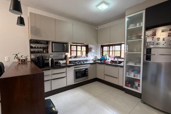 Casa à venda com 128m², 4 quartos, 1 suíte, 3 vagas no bairro Campeche em Florianópolis