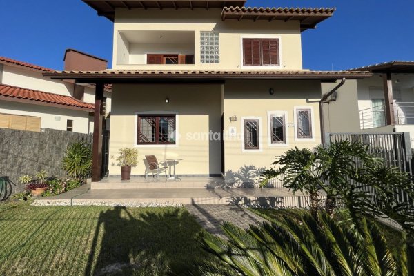 Casa para alugar ou comprar com 250m², 3 quartos, 1 suíte, 3 vagas no bairro Campeche em Florianópolis