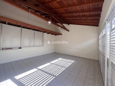 Casa para alugar ou comprar com 250m², 3 quartos, 1 suíte, 3 vagas no bairro Campeche em Florianópolis - Foto 13