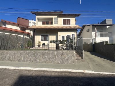 Casa para alugar ou comprar com 250m², 3 quartos, 1 suíte, 3 vagas no bairro Campeche em Florianópolis - Foto 39